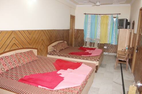 Raj Pal Hotel, Dehradun 4